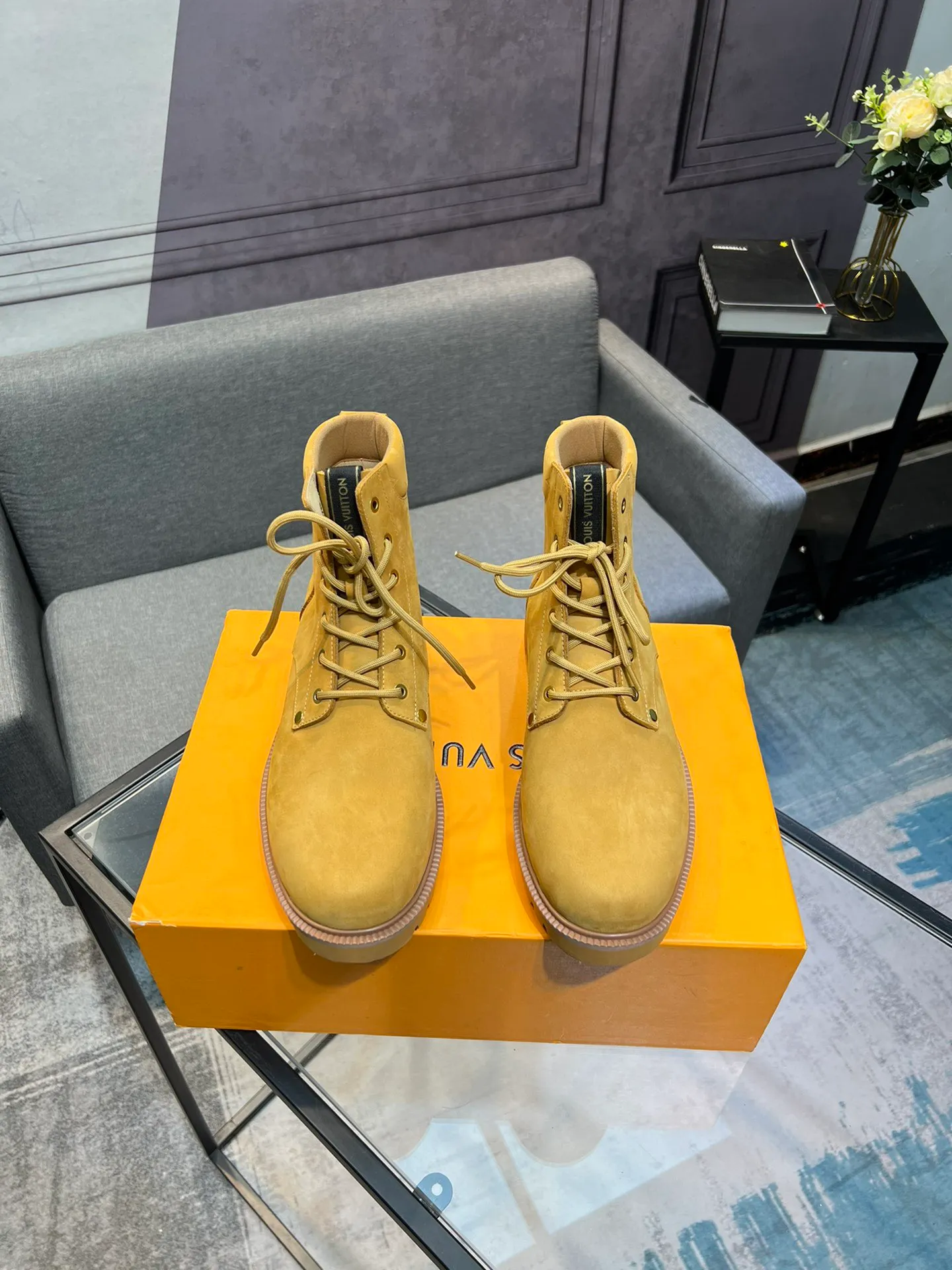 Men's shoes 💰900 L Home - the latest LV men's business casual boots, luxury and nobility are a must, all made of imported original first-layer cowhide, just to create a more comfortable wearing experience, ➕top imported water-dyed full cow lining, original high wear-resistant outsole! 👏👏 Size: Male 39-44; (38 45 46 customized)
